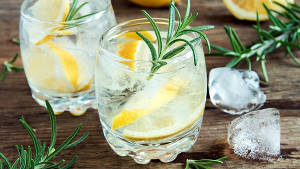 Dos tónicas Schweppes